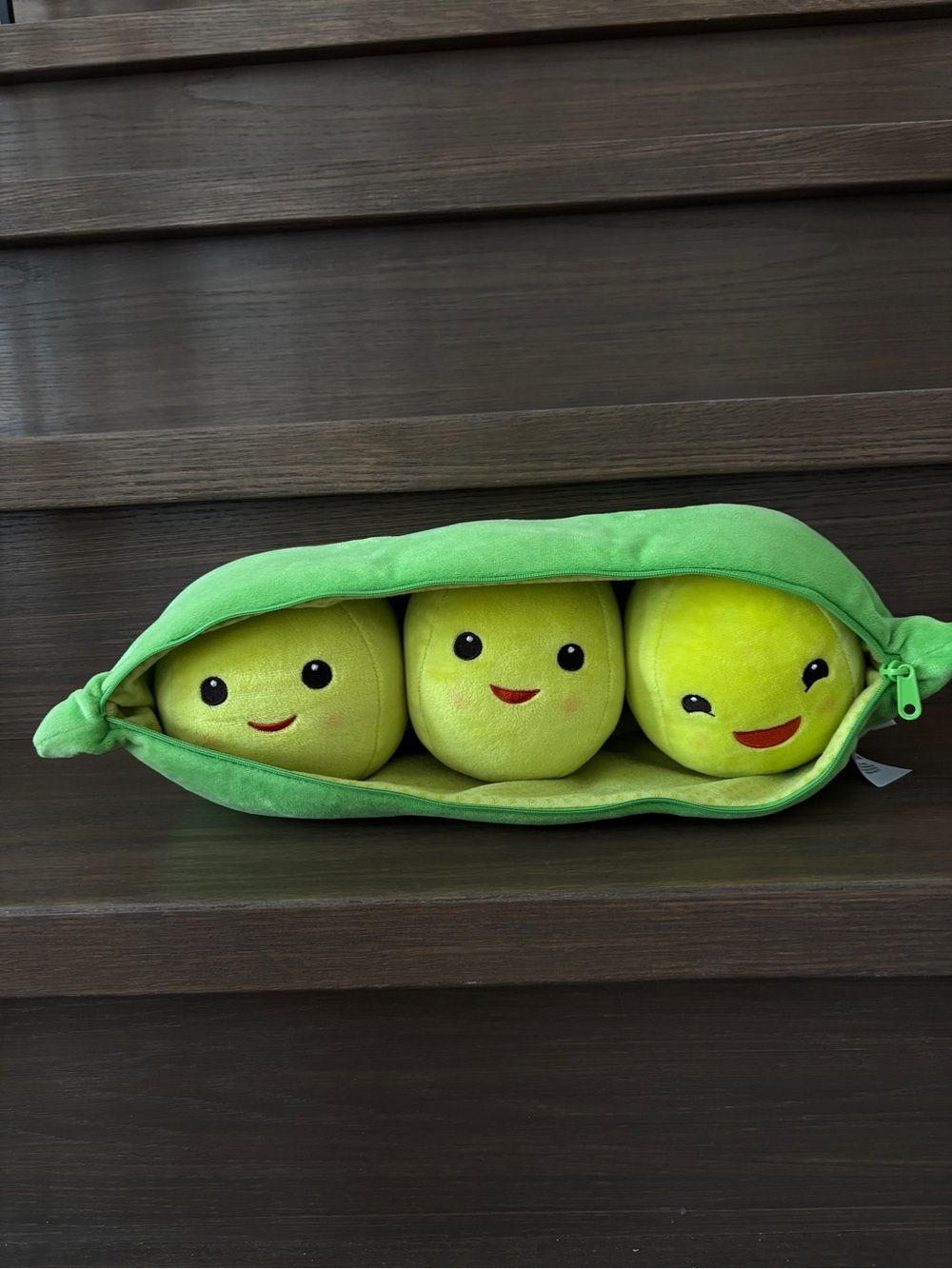 Disney Tsum Tsum Green Plush Pead in a Pod Plushie with Three Smiling Peas